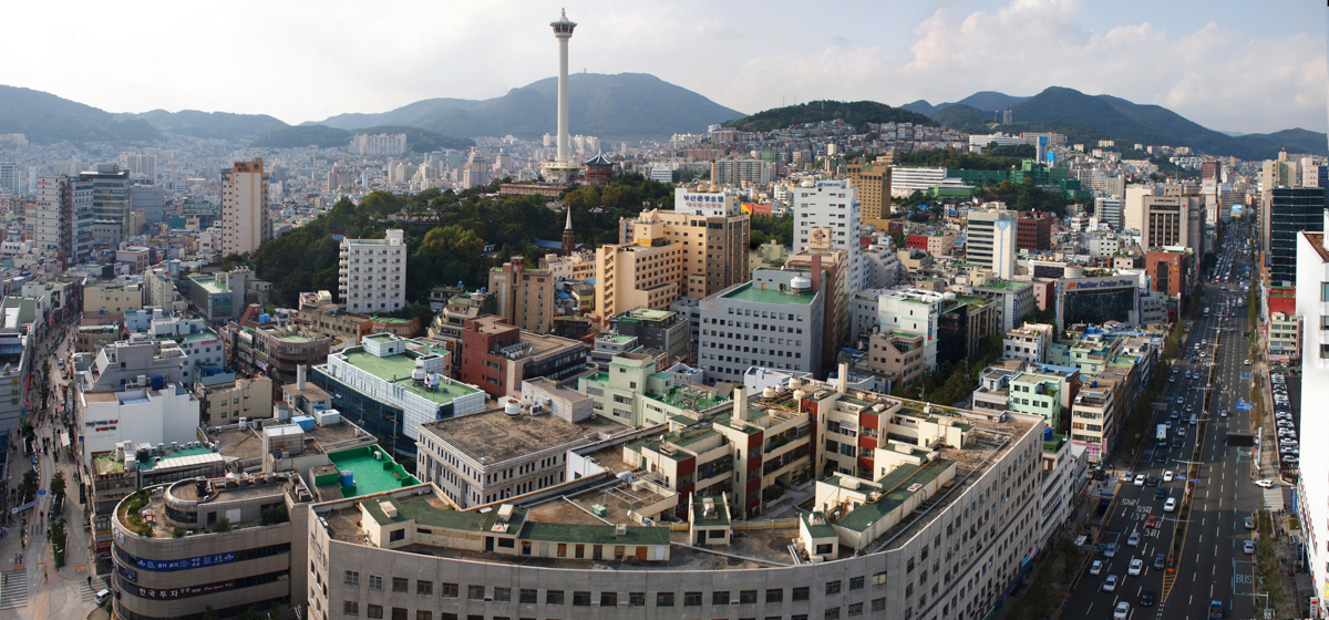 Panoramic_view_of_Busan-_with_Busan_Tower_in_the_middle._South_Korea