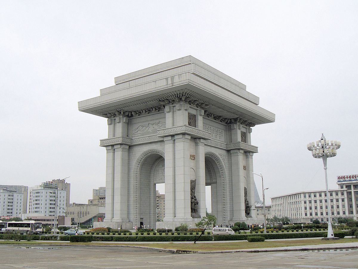 1200px-Pyongyang_Arch_of_Triumph